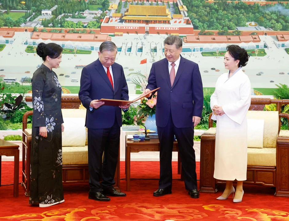 [Ảnh] Tổng Bí thư, Chủ tịch nước Tô Lâm và Phu nhân cùng Tổng Bí thư, Chủ tịch nước Tập Cận Bình và Phu nhân dự tiệc trà