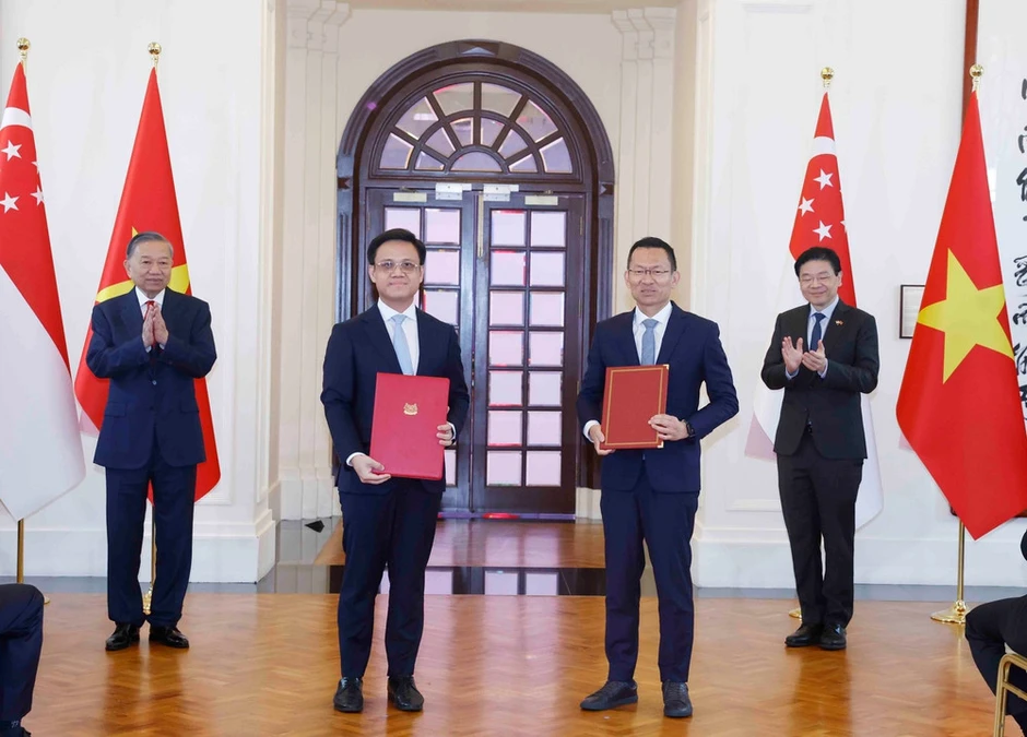 [Ảnh] Tổng Bí thư, Chủ tịch nước Tô Lâm và Thủ tướng Singapore chứng kiến lễ trao văn kiện hợp tác giữa hai nước