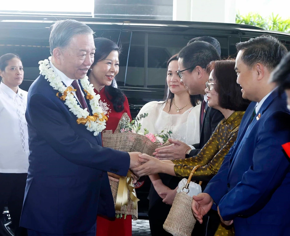 [Ảnh] Tổng Bí thư, Chủ tịch nước và Phu nhân bắt đầu thăm cấp Nhà nước tới Philippines