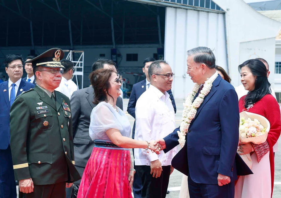 [Ảnh] Tổng Bí thư, Chủ tịch nước và Phu nhân bắt đầu thăm cấp Nhà nước tới Philippines