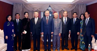 [Ảnh] Tổng Bí thư, Chủ tịch nước và Phu nhân gặp mặt nhân sĩ hữu nghị Việt Nam-Trung Quốc