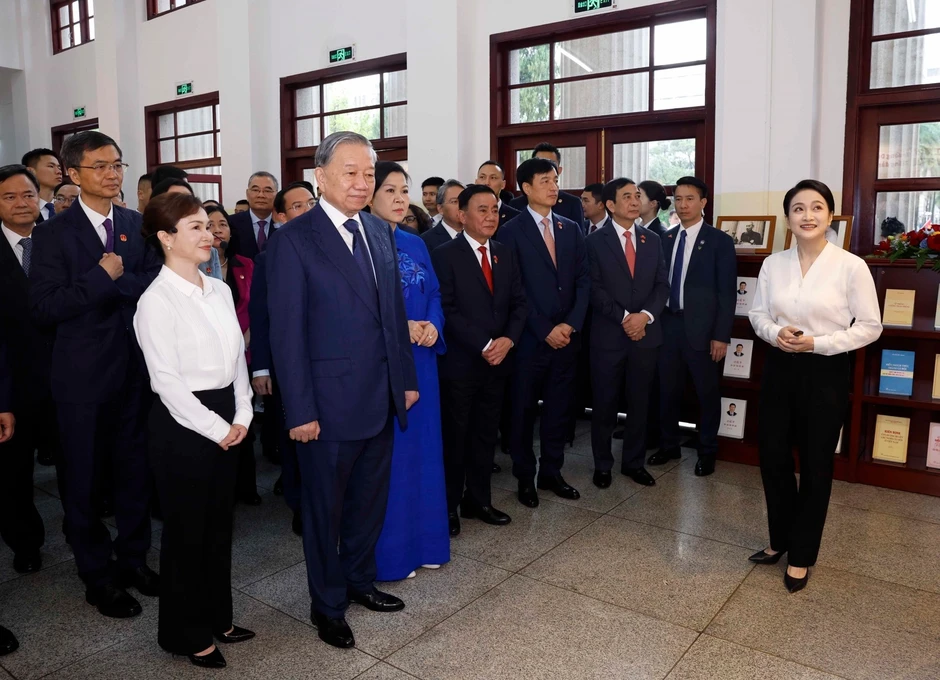 [Ảnh] Tổng Bí thư, Chủ tịch nước và Phu nhân thăm Di tích Khu học xá Trung ương (Trung Quốc)