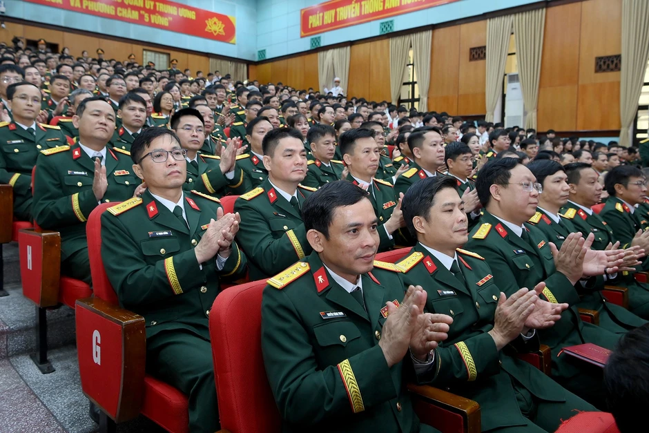 [Ảnh] Tổng Bí thư Tô Lâm thăm, làm việc với Học viện Kỹ thuật Quân sự