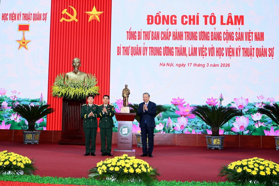 [Ảnh] Tổng Bí thư Tô Lâm thăm, làm việc với Học viện Kỹ thuật Quân sự
