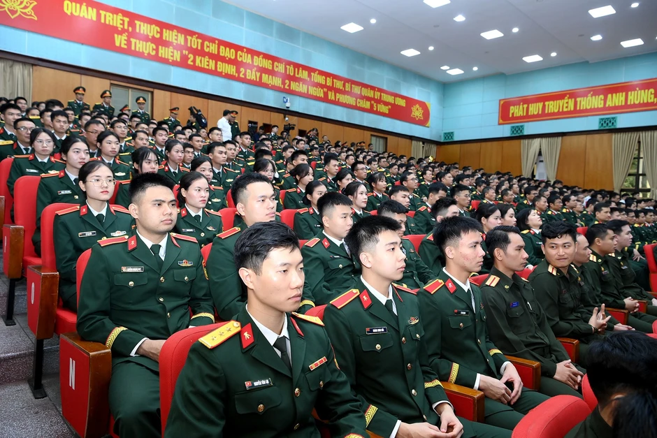 [Ảnh] Tổng Bí thư Tô Lâm thăm, làm việc với Học viện Kỹ thuật Quân sự