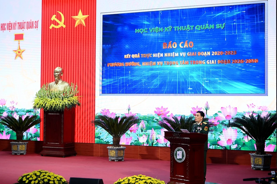 [Ảnh] Tổng Bí thư Tô Lâm thăm, làm việc với Học viện Kỹ thuật Quân sự
