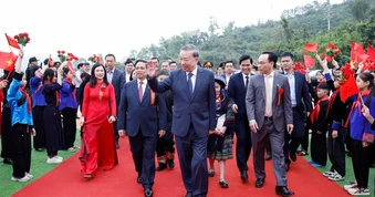 [Ảnh] Tổng Bí thư và Thủ tướng dự Lễ khởi công, động thổ đồng loạt các trường nội trú liên cấp biên giới