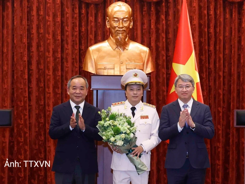 [Ảnh] Trao quyết định thăng Quân hàm Thượng tướng cho sĩ quan Công an Việt Nam