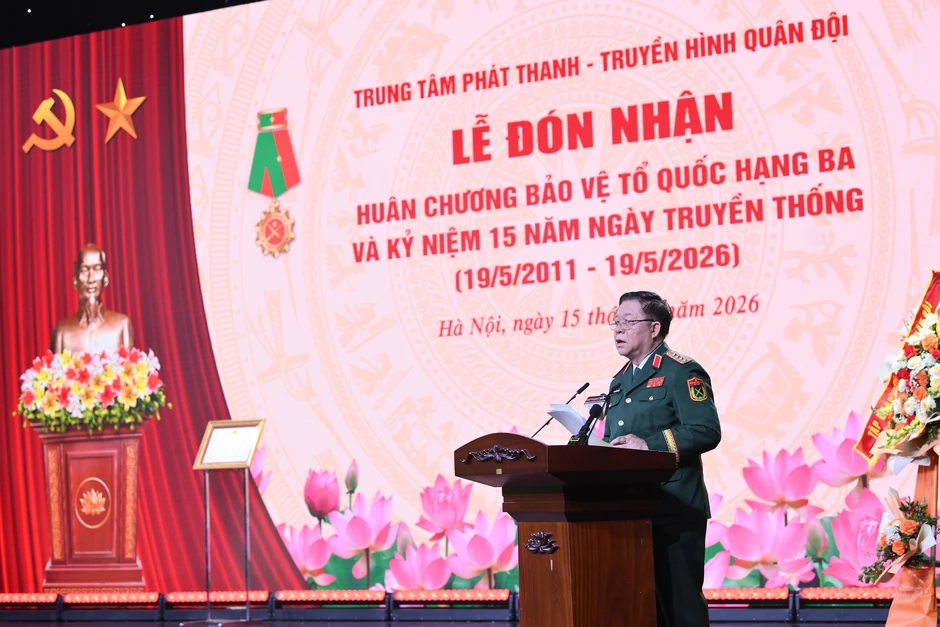 [Ảnh] Trung tâm Phát thanh-Truyền hình Quân đội đón nhận Huân chương Bảo vệ Tổ quốc hạng Ba