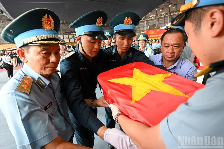 [Ảnh] Vận chuyển, bàn giao hơn 7.000 mẫu hài cốt liệt sĩ để giám định ADN, xác định danh tính liệt sĩ