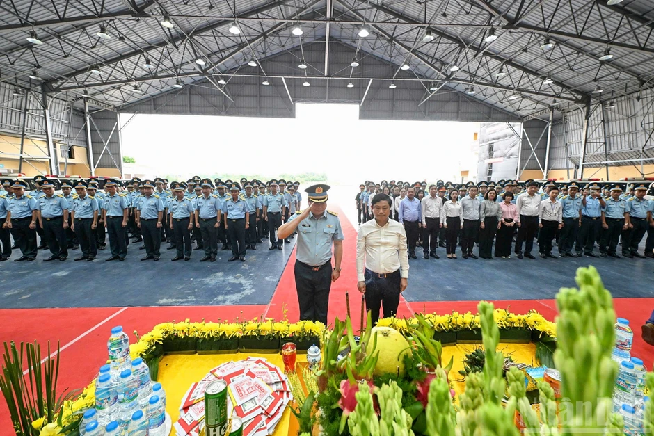 [Ảnh] Vận chuyển, bàn giao hơn 7.000 mẫu hài cốt liệt sĩ để giám định ADN, xác định danh tính liệt sĩ