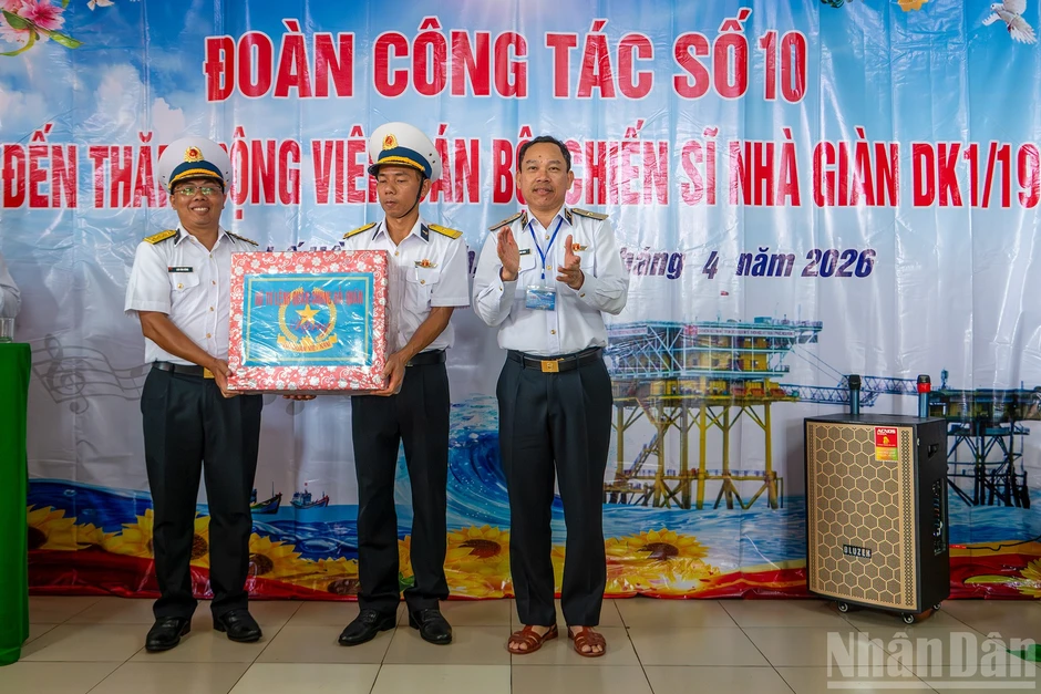 [Ảnh] Vời vợi những "mắt biển"