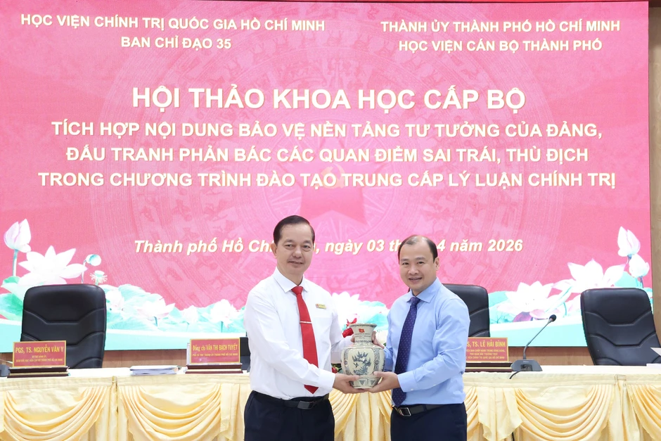 “Chậm một chút là thông tin trái chiều đi nhanh hơn” “Chậm một chút là thông tin trái chiều đi nhanh hơn”