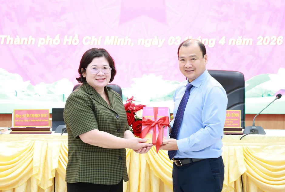 “Chậm một chút là thông tin trái chiều đi nhanh hơn” “Chậm một chút là thông tin trái chiều đi nhanh hơn”