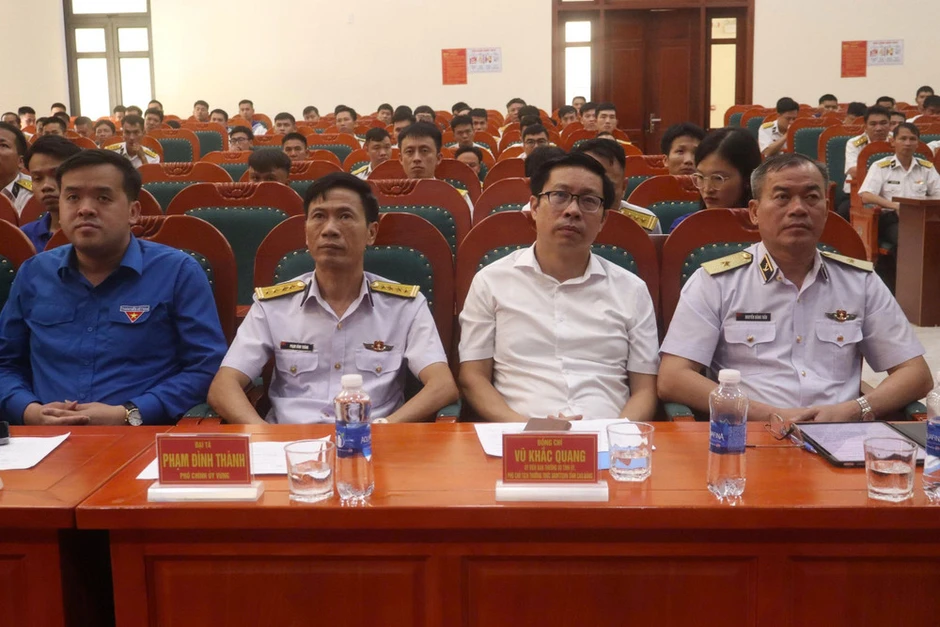 “Chiếu trúc biên cương” hướng về biển, đảo “Chiếu trúc biên cương” hướng về biển, đảo