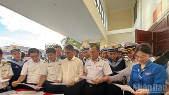 “Chiếu trúc biên cương” hướng về biển, đảo