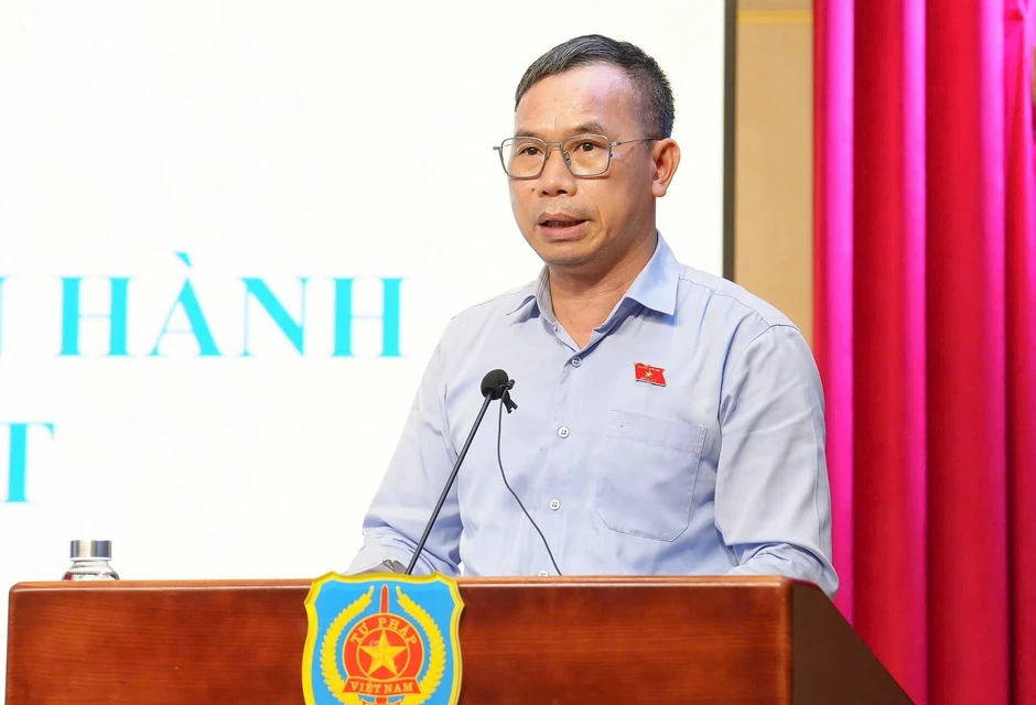 “Hệ thống văn bản quy phạm pháp luật còn cồng kềnh, nhiều tầng nấc” “Hệ thống văn bản quy phạm pháp luật còn cồng kềnh, nhiều tầng nấc”