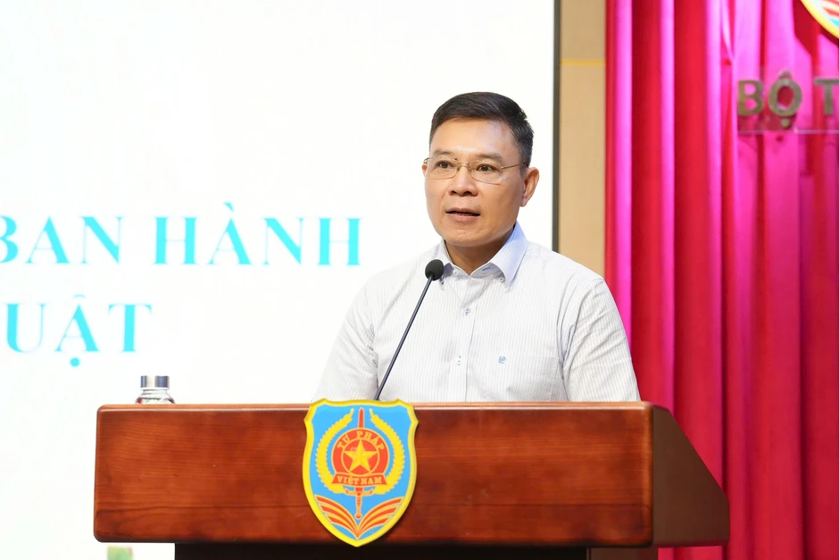 “Hệ thống văn bản quy phạm pháp luật còn cồng kềnh, nhiều tầng nấc” “Hệ thống văn bản quy phạm pháp luật còn cồng kềnh, nhiều tầng nấc”