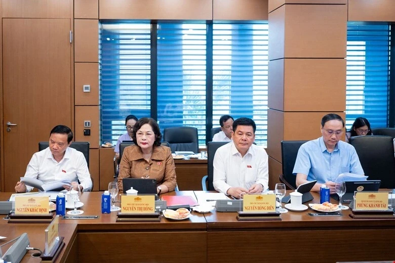“Không để văn bản lòng vòng, xin ý kiến nhiều vẫn không chốt phương án” “Không để văn bản lòng vòng, xin ý kiến nhiều vẫn không chốt phương án”