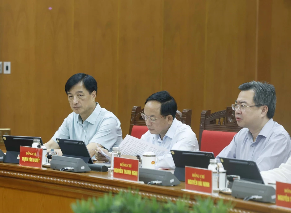 “Không thể phát triển nhanh, bền vững nếu mạnh công nghệ mà yếu thể chế” “Không thể phát triển nhanh, bền vững nếu mạnh công nghệ mà yếu thể chế”