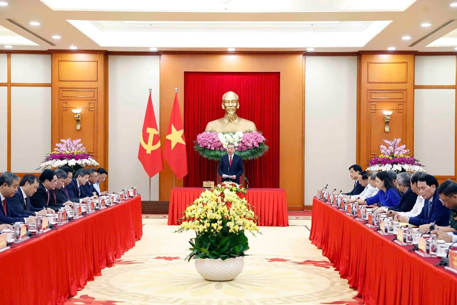 “Làm thế nào để cởi trói mọi nguồn lực tư nhân mà vẫn giữ định hướng XHCN?” “Làm thế nào để cởi trói mọi nguồn lực tư nhân mà vẫn giữ định hướng XHCN?”