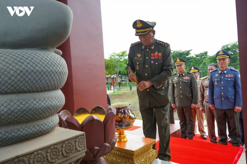 “Mọi âm mưu chia rẽ tình hữu nghị Campuchia - Việt Nam đều sẽ thất bại” “Mọi âm mưu chia rẽ tình hữu nghị Campuchia - Việt Nam đều sẽ thất bại”