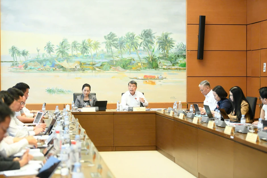 “Một chương trình 54 văn bản hướng dẫn, không cách gì xã, phường làm được” “Một chương trình 54 văn bản hướng dẫn, không cách gì xã, phường làm được”