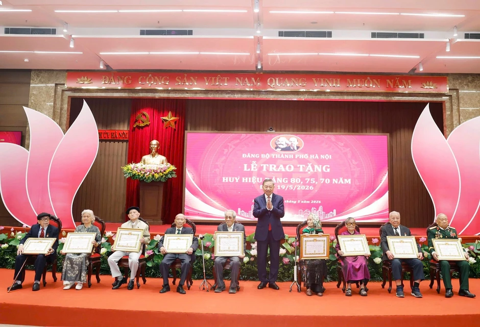 "Có quyền lực phải tự ràng buộc mình bằng kỷ luật, đạo đức, danh dự" "Có quyền lực phải tự ràng buộc mình bằng kỷ luật, đạo đức, danh dự"