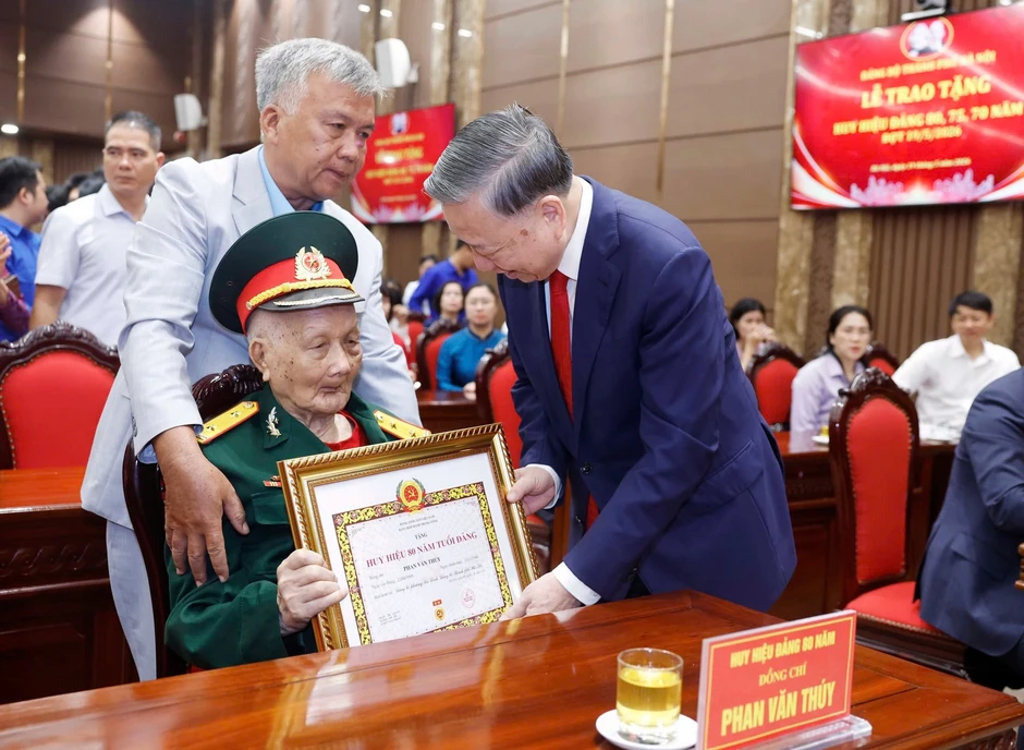 "Có quyền lực phải tự ràng buộc mình bằng kỷ luật, đạo đức, danh dự" "Có quyền lực phải tự ràng buộc mình bằng kỷ luật, đạo đức, danh dự"