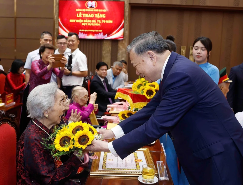 "Có quyền lực phải tự ràng buộc mình bằng kỷ luật, đạo đức, danh dự" "Có quyền lực phải tự ràng buộc mình bằng kỷ luật, đạo đức, danh dự"