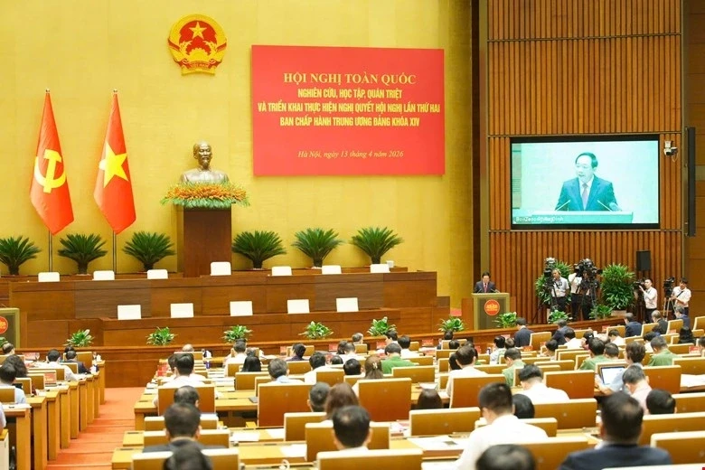 "Công tác chính trị, tư tưởng là nhiệm vụ bắt buộc, xuyên suốt" "Công tác chính trị, tư tưởng là nhiệm vụ bắt buộc, xuyên suốt"