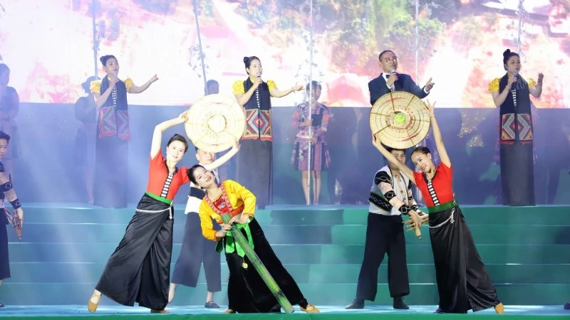 "Gần dân nhất"- phương châm hoạt động báo chí, truyền thông Công an nhân dân "Gần dân nhất"- phương châm hoạt động báo chí, truyền thông Công an nhân dân