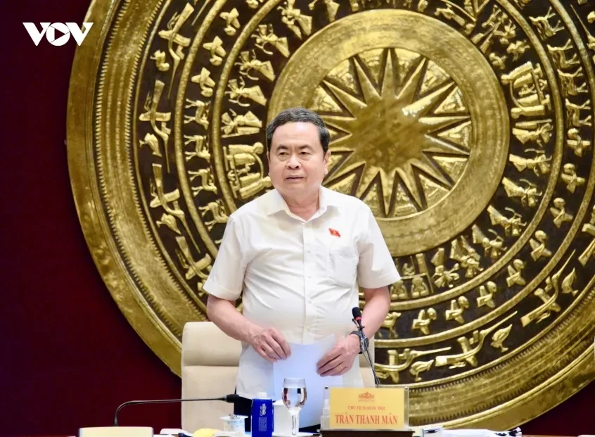 "Không để bộ máy trở thành điểm nghẽn, không để quy trình trở thành rào cản" "Không để bộ máy trở thành điểm nghẽn, không để quy trình trở thành rào cản"
