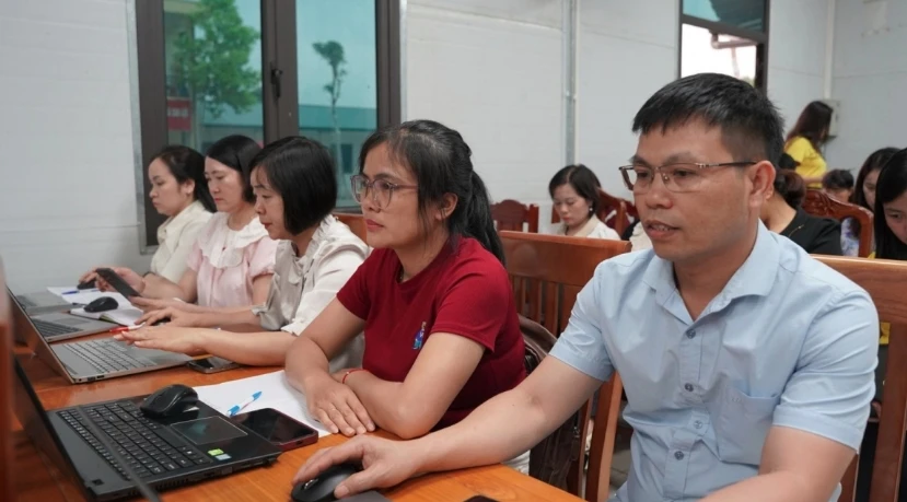 "Làn gió số" từ Nghị quyết 57: Cán bộ dùng trợ lý ảo, nông dân chốt đơn online "Làn gió số" từ Nghị quyết 57: Cán bộ dùng trợ lý ảo, nông dân chốt đơn online