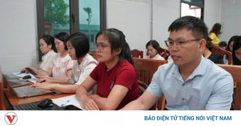 "Làn gió số" từ Nghị quyết 57: Cán bộ dùng trợ lý ảo, nông dân chốt đơn online