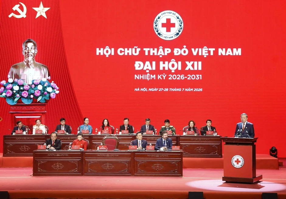 "Một Việt Nam hùng cường phải đồng thời là một Việt Nam nhân ái" "Một Việt Nam hùng cường phải đồng thời là một Việt Nam nhân ái"