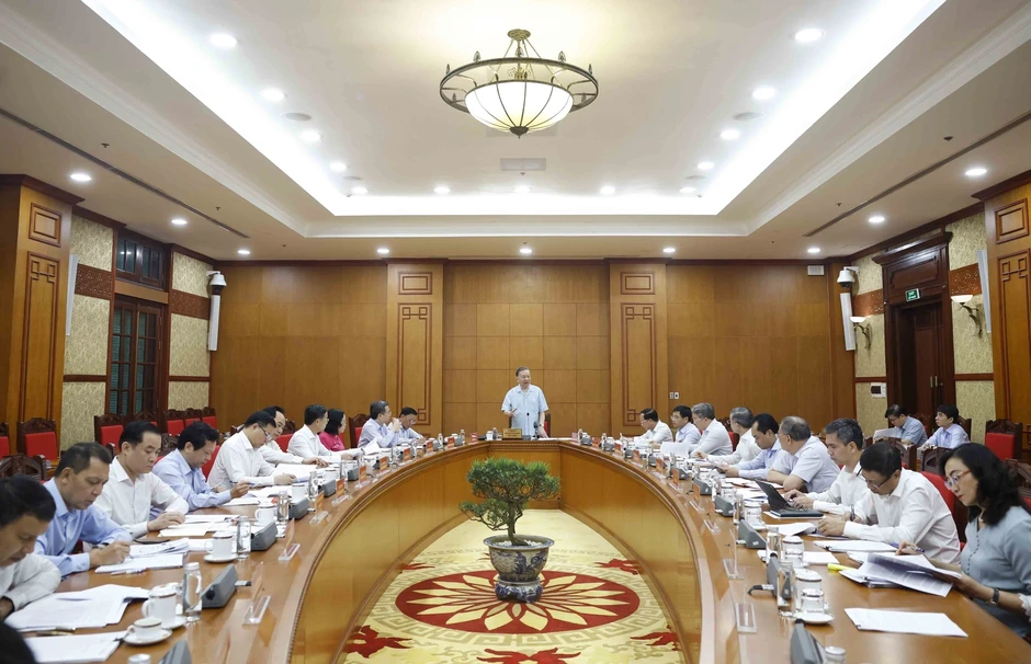 "Nhà nước hỗ trợ giá, cung cấp nhà ở miễn phí cho một số đối tượng" "Nhà nước hỗ trợ giá, cung cấp nhà ở miễn phí cho một số đối tượng"