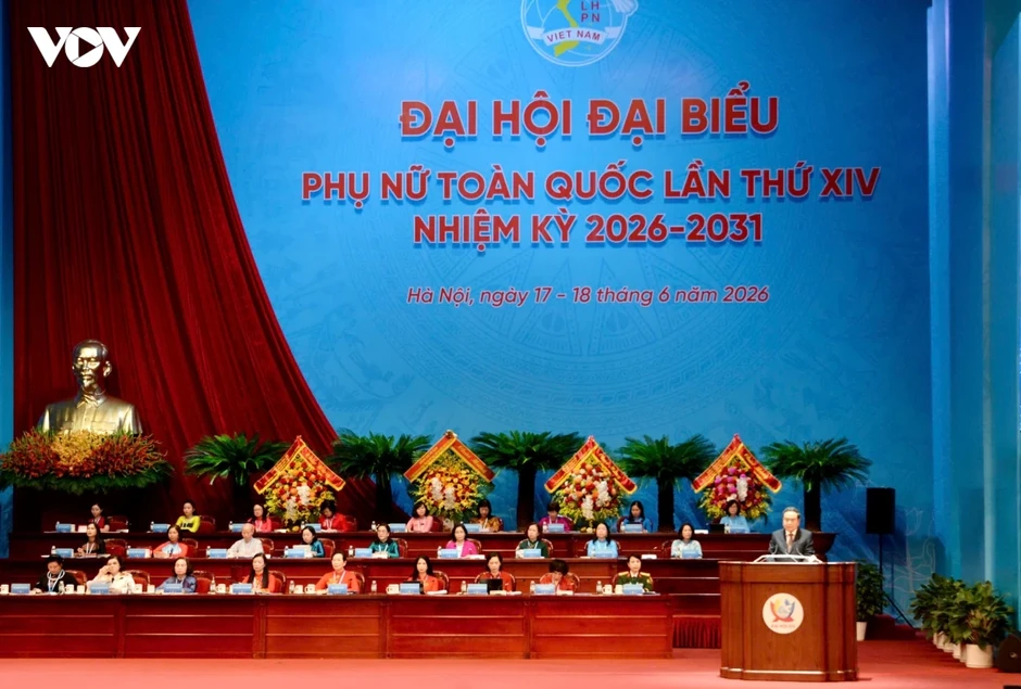 "Phụ nữ Việt Nam khẳng định vai trò quan trọng trên hầu hết các lĩnh vực" "Phụ nữ Việt Nam khẳng định vai trò quan trọng trên hầu hết các lĩnh vực"