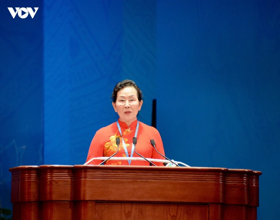 "Phụ nữ Việt Nam khẳng định vai trò quan trọng trên hầu hết các lĩnh vực" "Phụ nữ Việt Nam khẳng định vai trò quan trọng trên hầu hết các lĩnh vực"