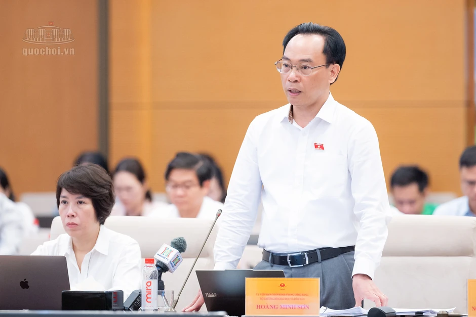 "Thi tuyển sinh vào lớp 10 quá áp lực, cạnh tranh gay gắt hơn thi đại học" "Thi tuyển sinh vào lớp 10 quá áp lực, cạnh tranh gay gắt hơn thi đại học"