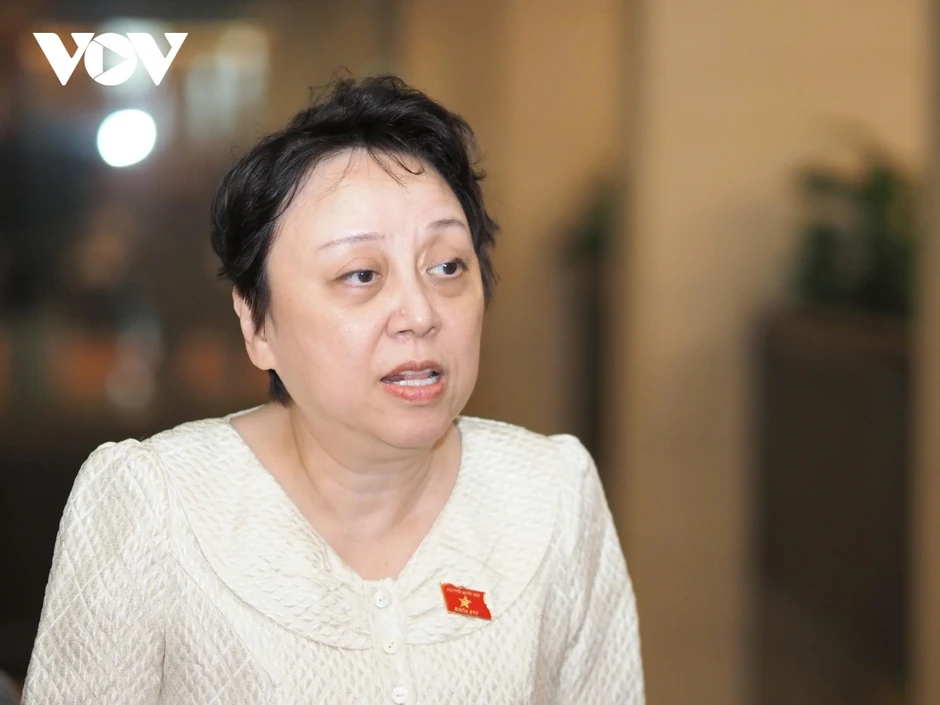 "Thủ tục cấp phép rườm rà là mảnh đất màu mỡ cho tiêu cực, tham nhũng len lỏi" "Thủ tục cấp phép rườm rà là mảnh đất màu mỡ cho tiêu cực, tham nhũng len lỏi"