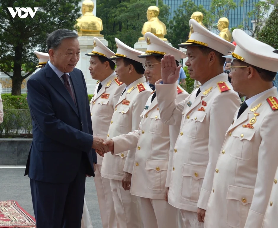 "Xây dựng và hoàn thiện học thuyết bảo vệ an ninh quốc gia của Việt Nam" "Xây dựng và hoàn thiện học thuyết bảo vệ an ninh quốc gia của Việt Nam"