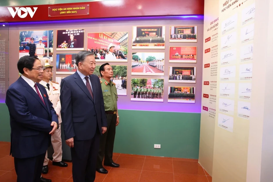 "Xây dựng và hoàn thiện học thuyết bảo vệ an ninh quốc gia của Việt Nam" "Xây dựng và hoàn thiện học thuyết bảo vệ an ninh quốc gia của Việt Nam"