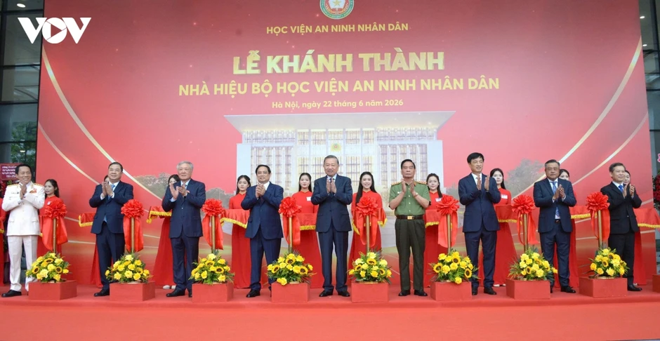 "Xây dựng và hoàn thiện học thuyết bảo vệ an ninh quốc gia của Việt Nam" "Xây dựng và hoàn thiện học thuyết bảo vệ an ninh quốc gia của Việt Nam"