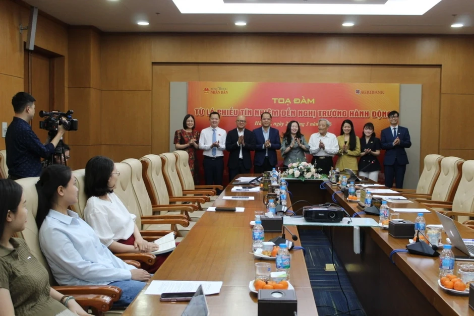 “Từ lá phiếu tín nhiệm đến nghị trường hành động” “Từ lá phiếu tín nhiệm đến nghị trường hành động”