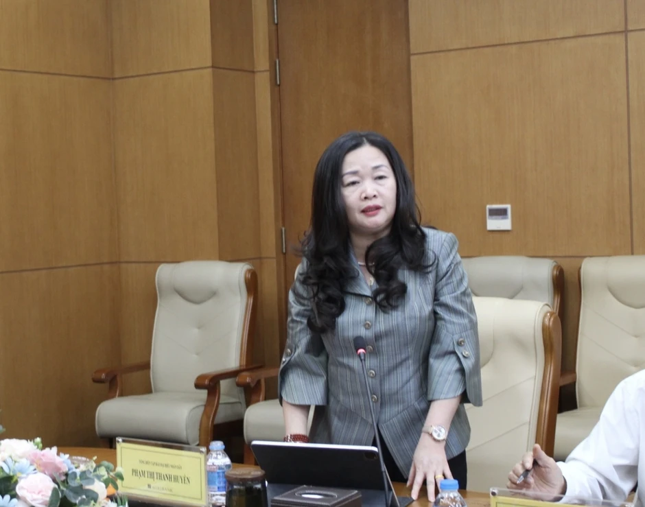 “Từ lá phiếu tín nhiệm đến nghị trường hành động” “Từ lá phiếu tín nhiệm đến nghị trường hành động”