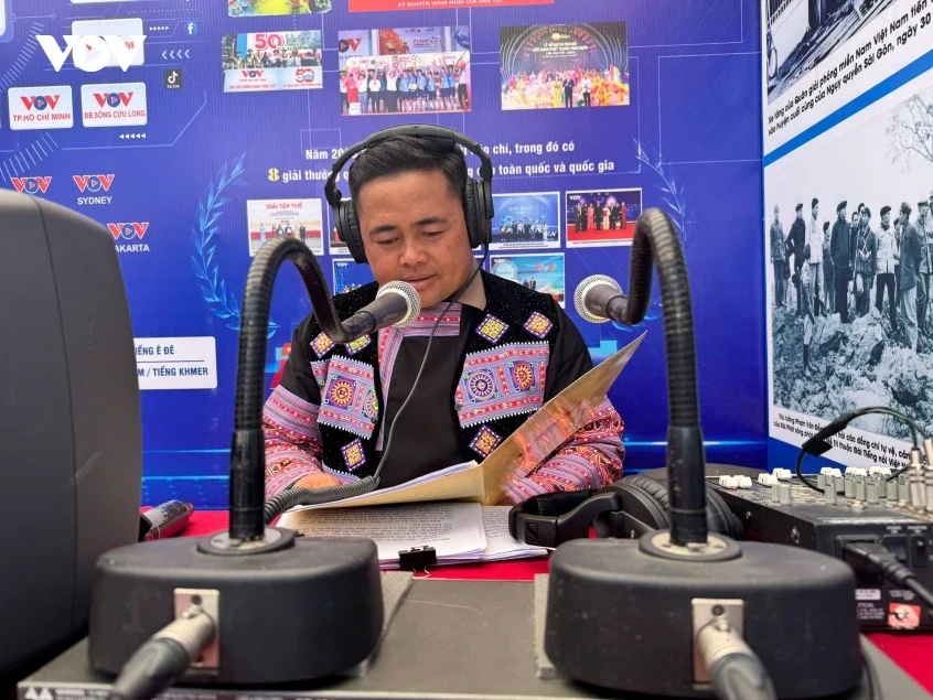 “Vì bình yên bản làng”: Kết nối thông tin chính thống với đồng bào vùng cao Sơn La “Vì bình yên bản làng”: Kết nối thông tin chính thống với đồng bào vùng cao Sơn La