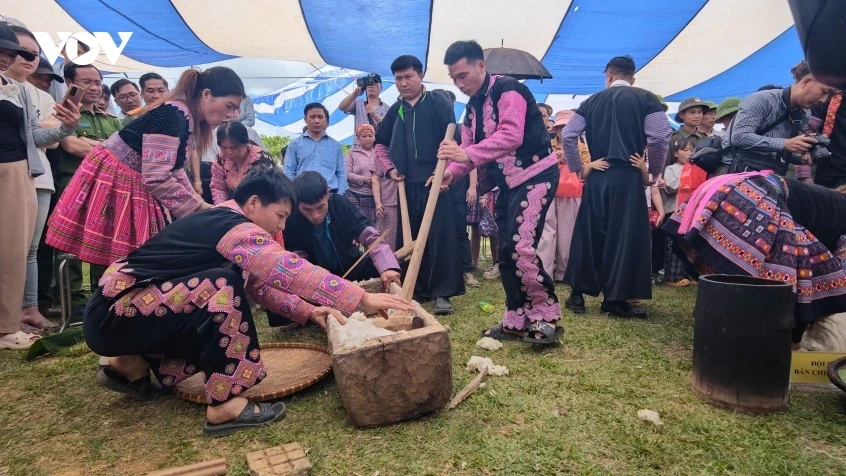 “Vì bình yên bản làng”: Kết nối thông tin chính thống với đồng bào vùng cao Sơn La “Vì bình yên bản làng”: Kết nối thông tin chính thống với đồng bào vùng cao Sơn La