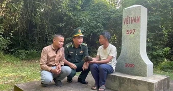 [Video] Tiếp nhận thông tin về vị trí nghi mộ tập thể liệt sĩ ở biên giới tỉnh Quảng Trị