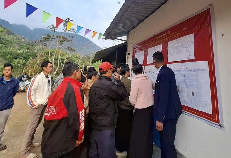 100% cử tri xã Tìa Dình đã hoàn thành bầu cử 100% cử tri xã Tìa Dình đã hoàn thành bầu cử